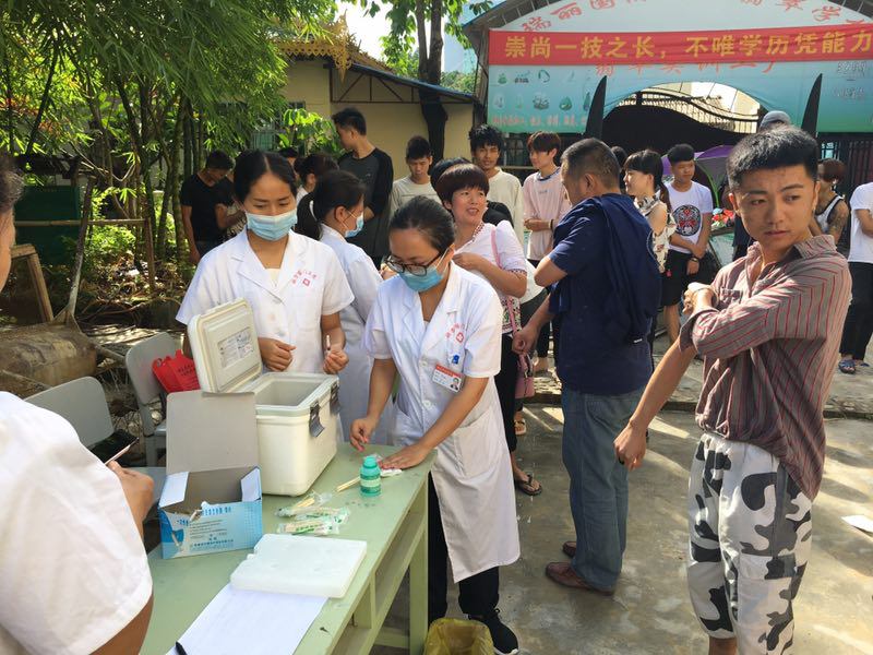 2017年6月28日瑞丽国际珠宝翡翠学校校园内举行“青春无毒,构建美好和谐校园‘’教育活动
