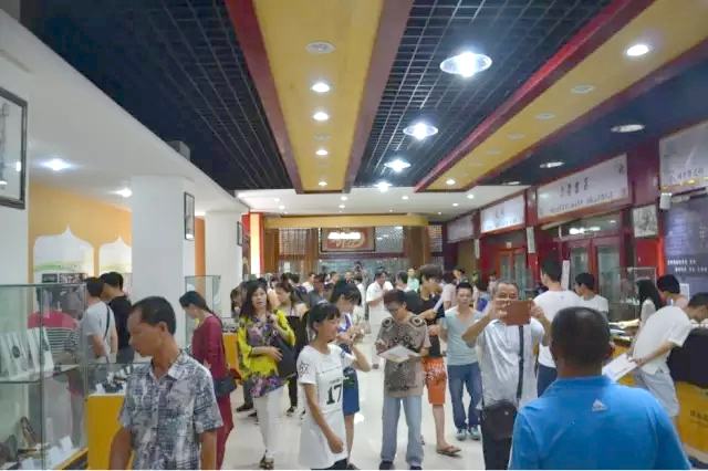 瑞丽国际珠宝翡翠学校“7.1”我向妈妈献礼校园活动