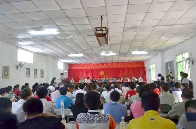 瑞丽国际珠宝翡翠学校“7.1”我向妈妈献礼校园活动