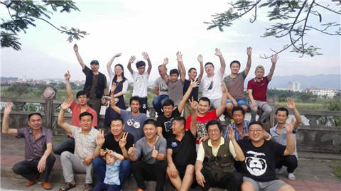 老师与学徒班学员一起赏江景、品美食