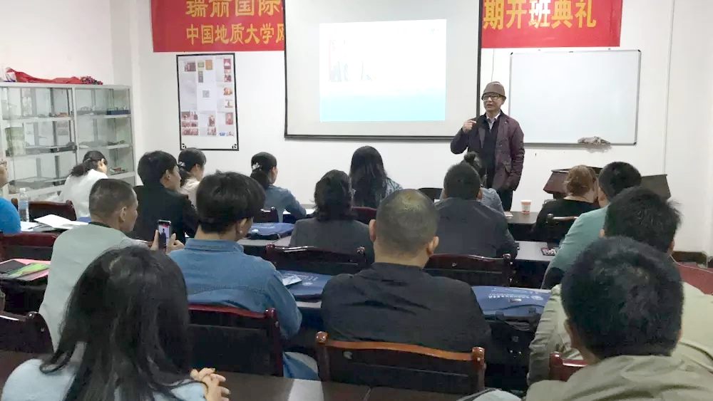 摩太先生指导授课